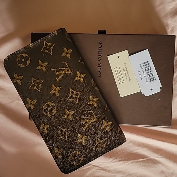 Louis Vuitton Handbags - Louis Vuitton Monogram Like New Wallet